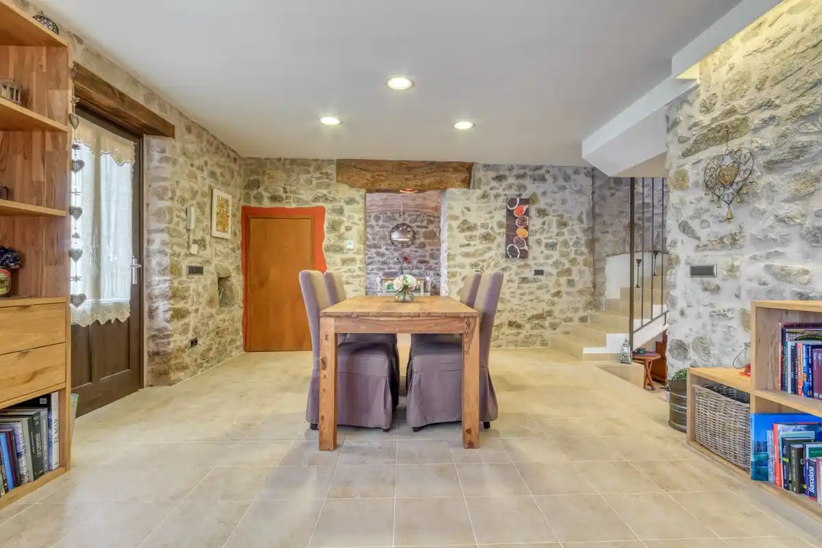 Ref. 1820 Casa de piedra con vistas excelentes a L'Albera.