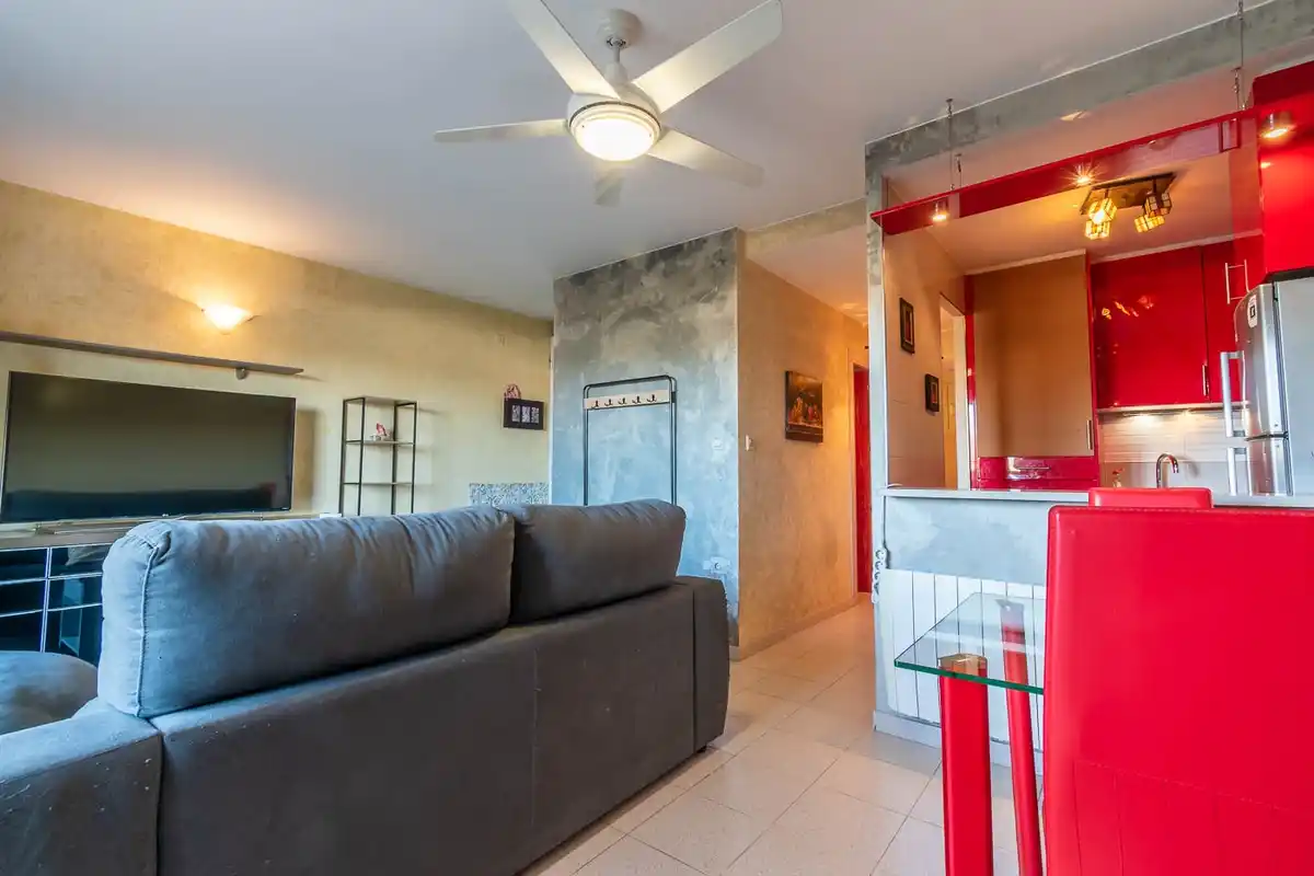 Magnifico apartamento en una zona tranquila de dos habitaciones y vistas al canal. (Santa Margarita-Roses)