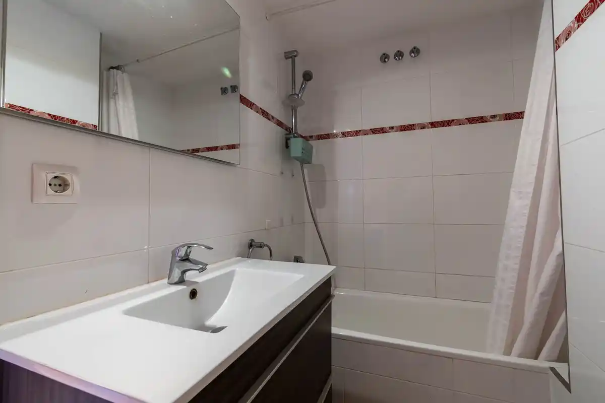 Magnifico apartamento en una zona tranquila de dos habitaciones y vistas al canal. (Santa Margarita-Roses)