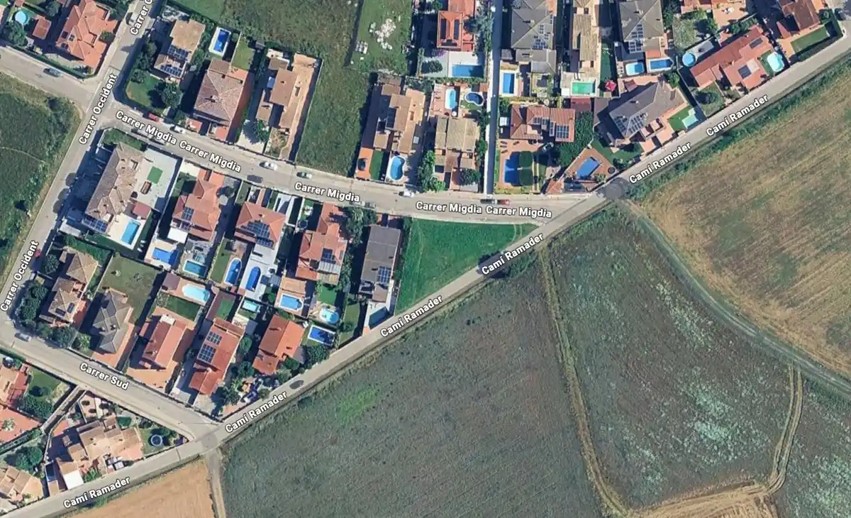 Terreno urbano edificable de 777 m² ( Mas Pau, Avinyonet de Puigventós)