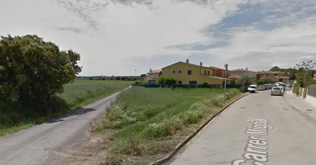 Terreno urbano edificable de 777 m² ( Mas Pau, Avinyonet de Puigventós)