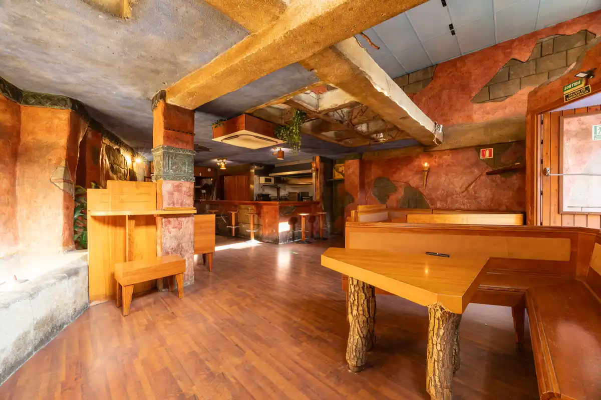 Local comercial bar-restaurante en pleno centro de Figueres