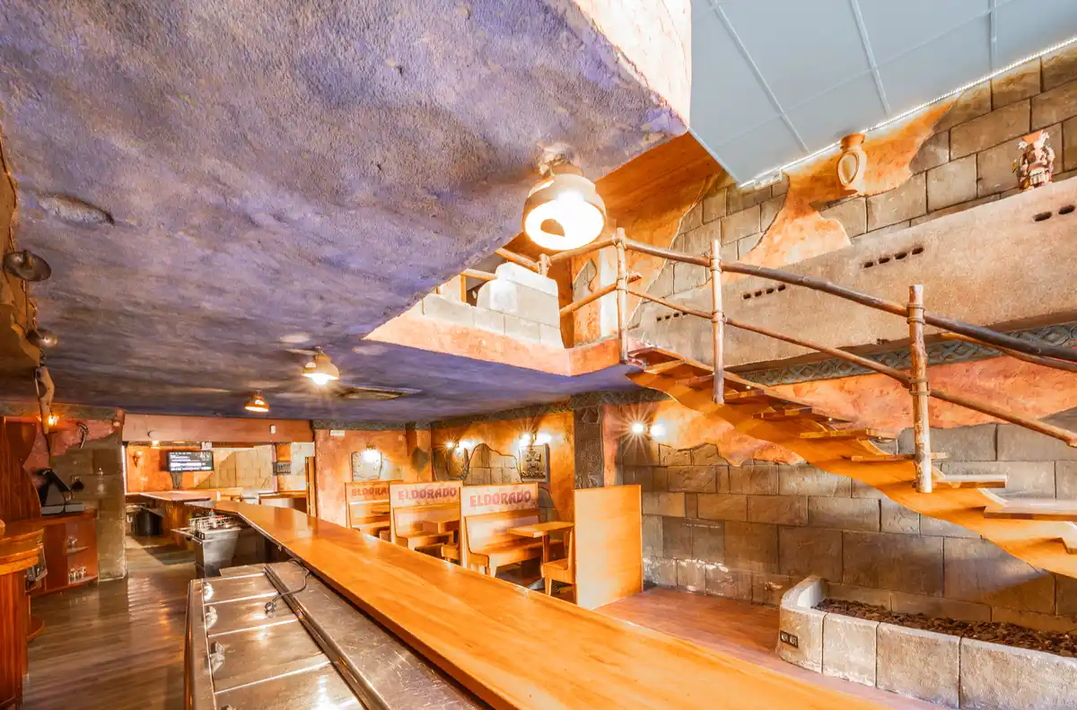 Local comercial bar-restaurante en pleno centro de Figueres