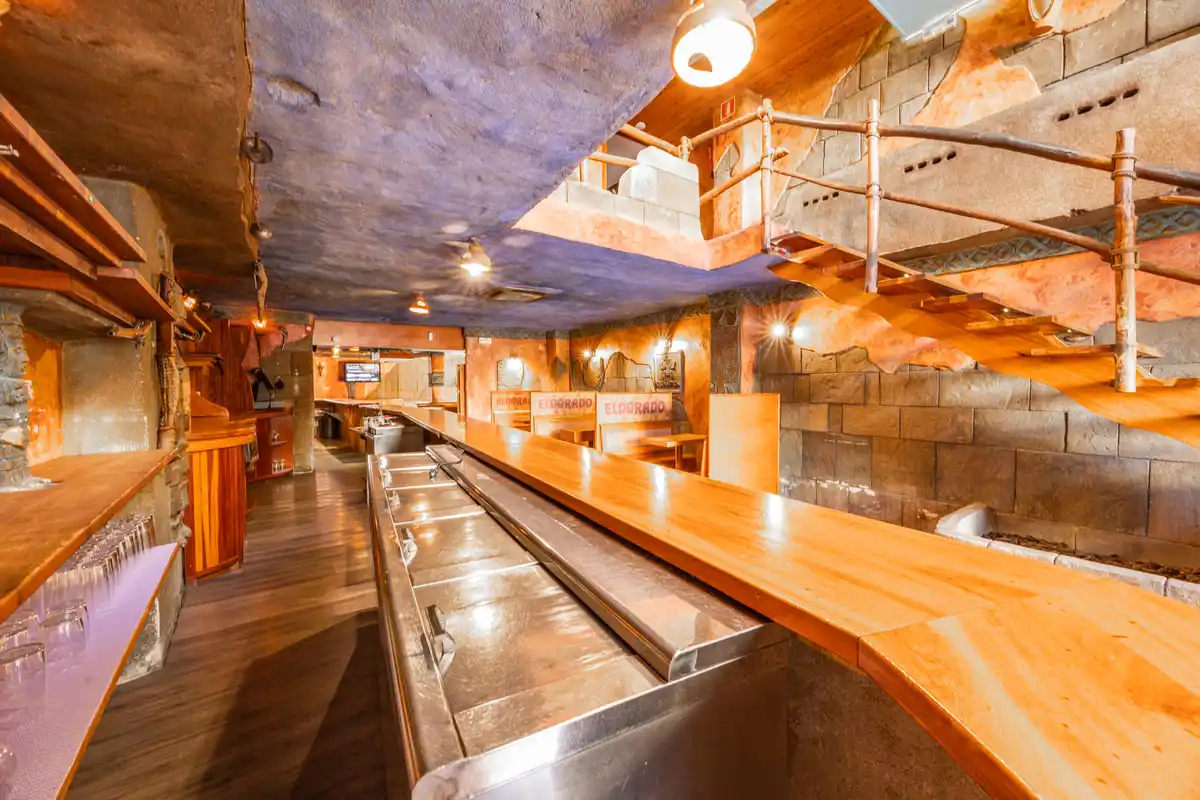 Local comercial bar-restaurante en pleno centro de Figueres