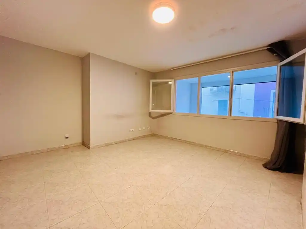 Local en venta  (Centro de Figueres)