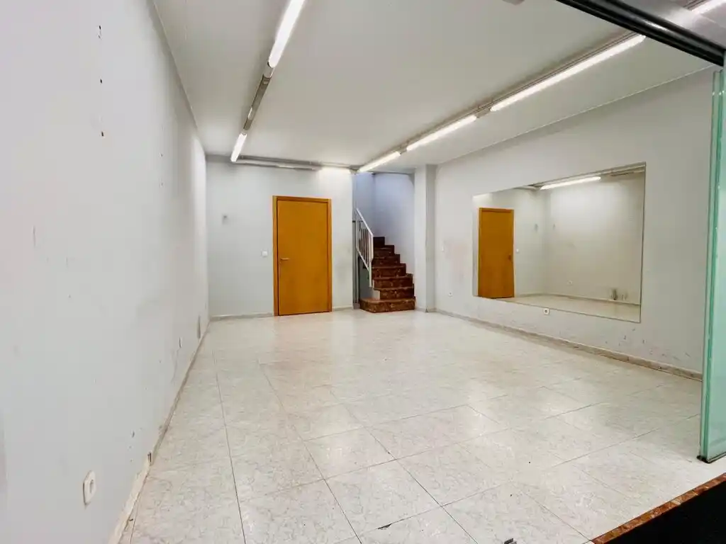 Local en venta  (Centro de Figueres)