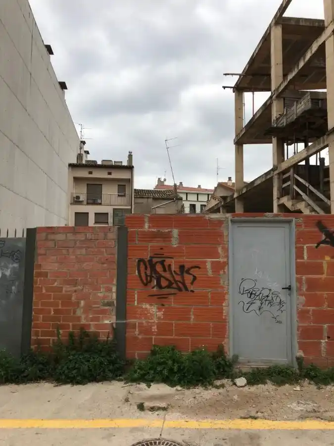 Solar edificable a dos calles, Calle Tapis,carrer caputxins