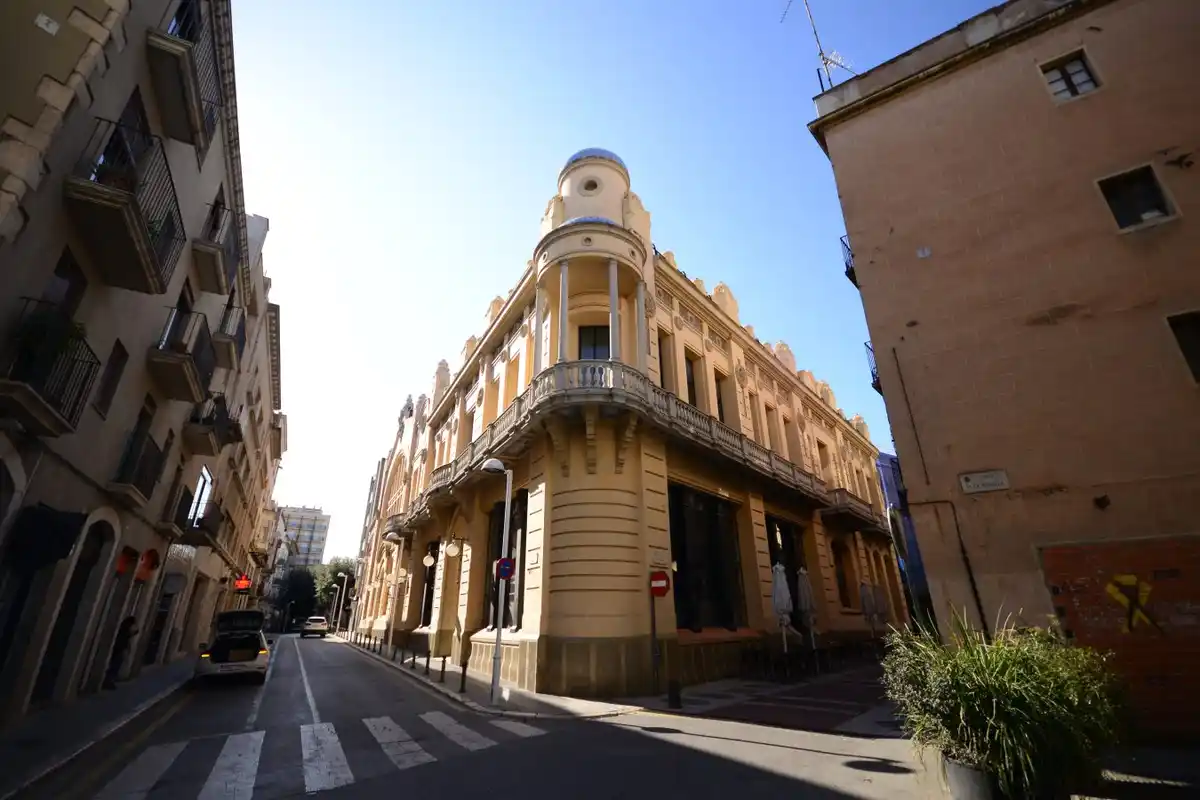 Solar edificable a dos calles, Calle Tapis,carrer caputxins