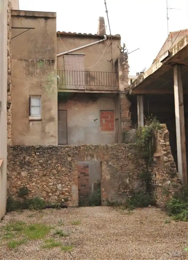 Solar edificable a dos calles, Calle Tapis,carrer caputxins