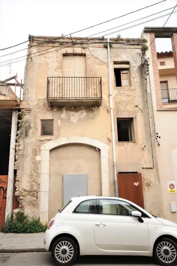 Solar edificable a dos calles, Calle Tapis,carrer caputxins