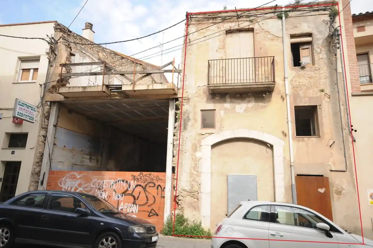 Solar edificable a dos calles, Calle Tapis,carrer caputxins