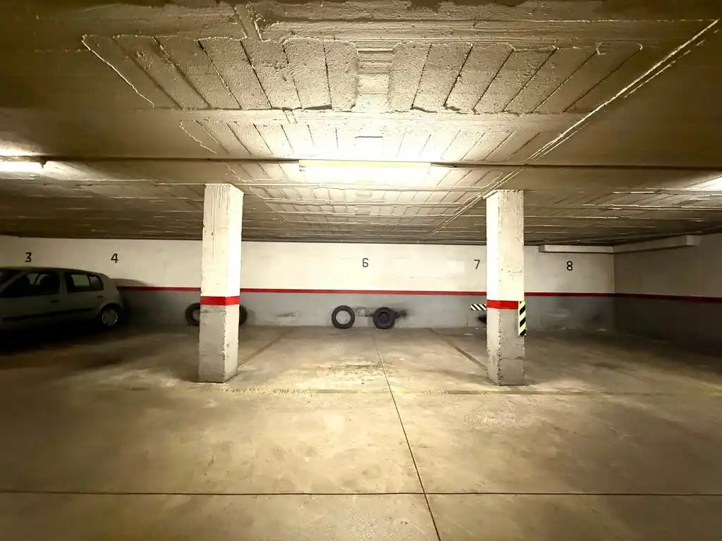 Parking para coche y moto en venta en el centro de Figueres (C/Vicenç Dauner).