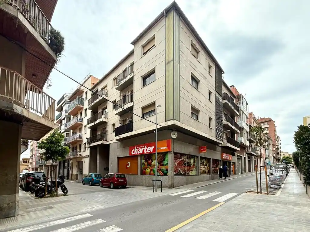 Parking para coche y moto en venta en el centro de Figueres (C/Vicenç Dauner).