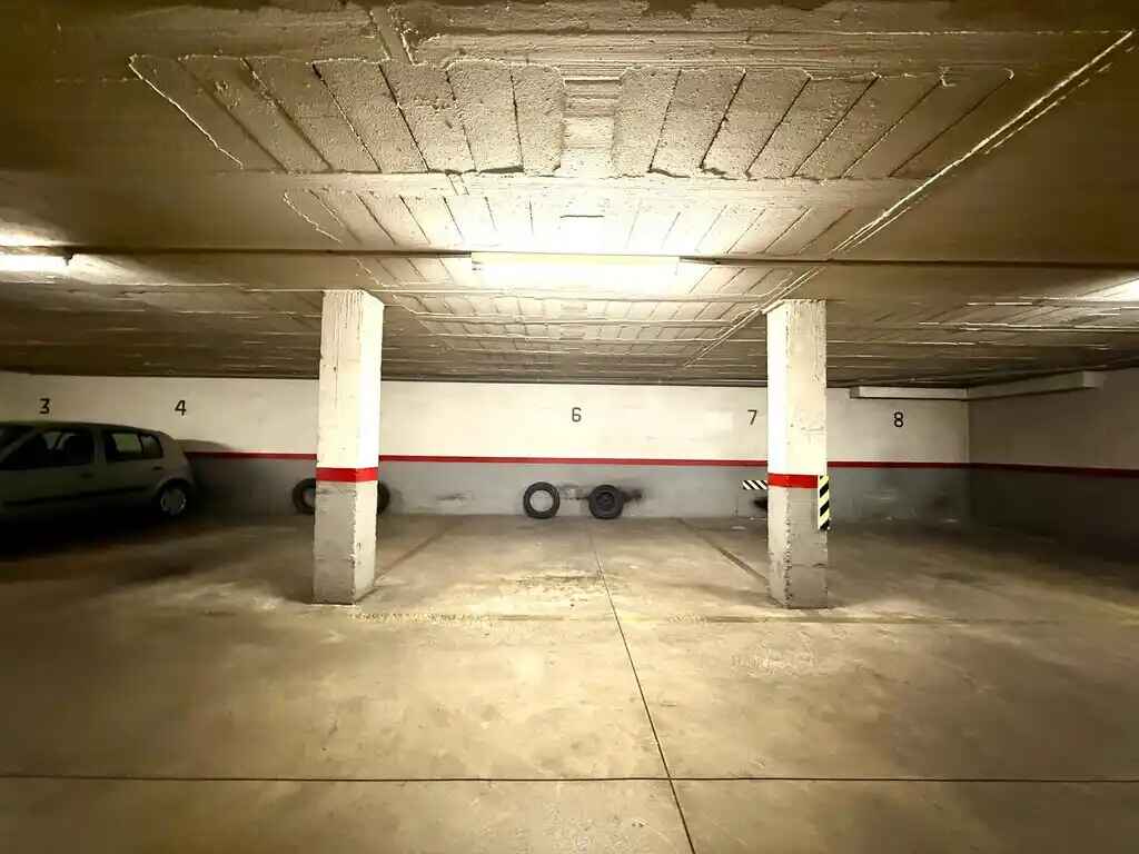 Pàrquing per a cotxe i moto en venda al centre de Figueres (C/Vicenç Dauner).