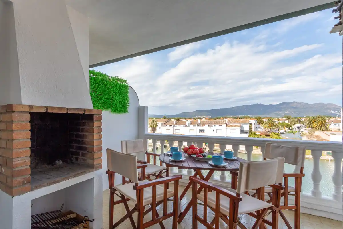 APARTAMENTO CON LICENCIA TURÍSTICA (EMPURIABRAVA)