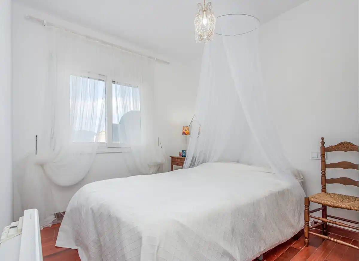 APARTAMENTO CON LICENCIA TURÍSTICA (EMPURIABRAVA)