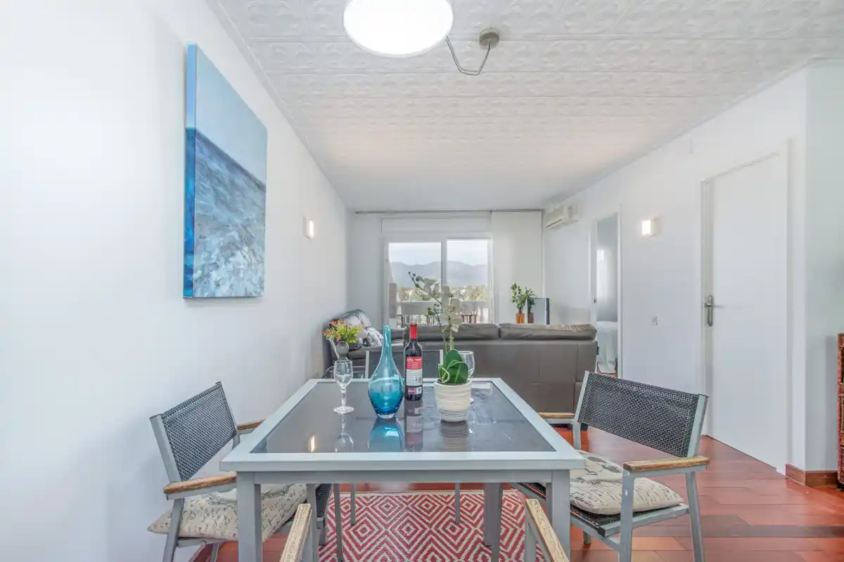 APARTAMENTO CON LICENCIA TURÍSTICA (EMPURIABRAVA)