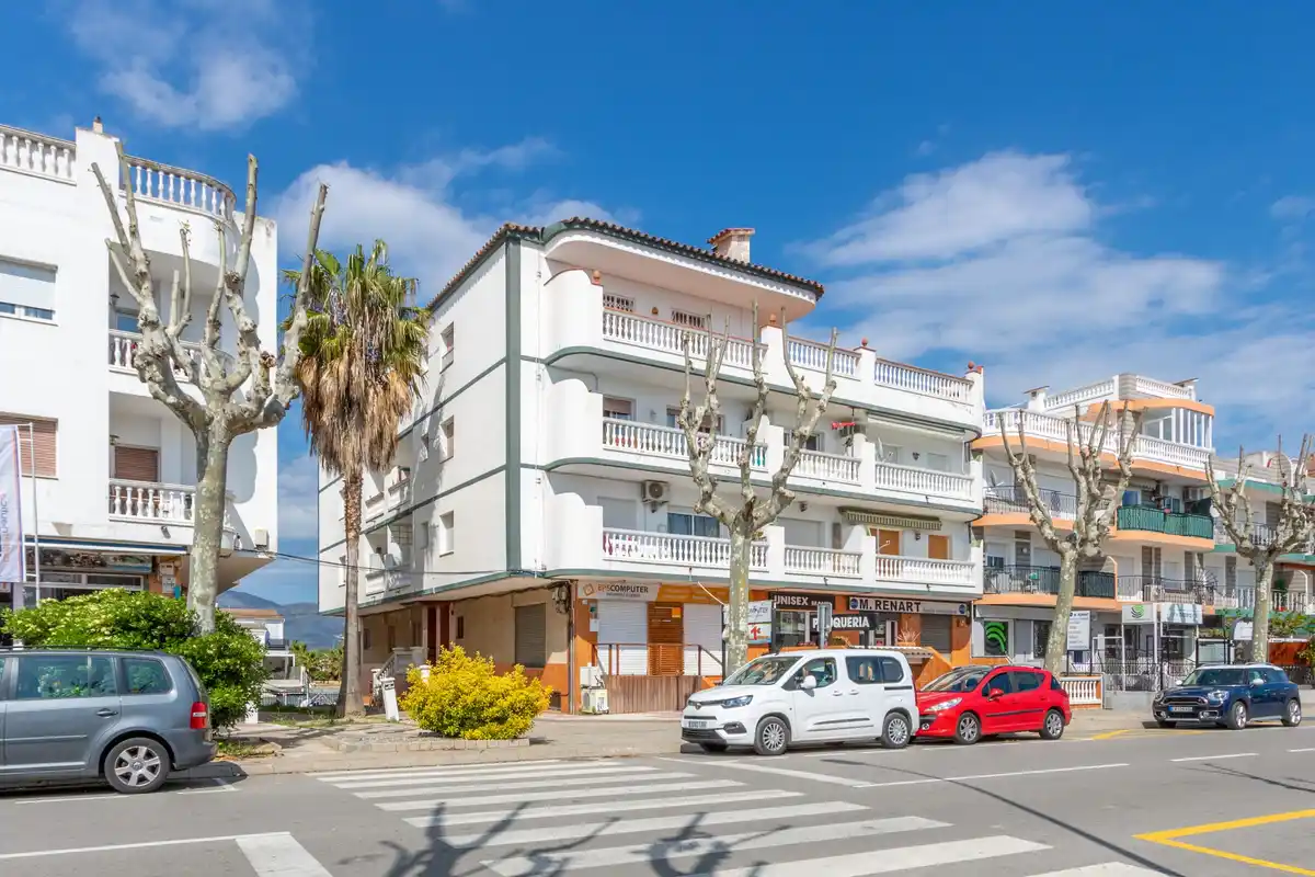 APARTAMENTO CON LICENCIA TURÍSTICA (EMPURIABRAVA)