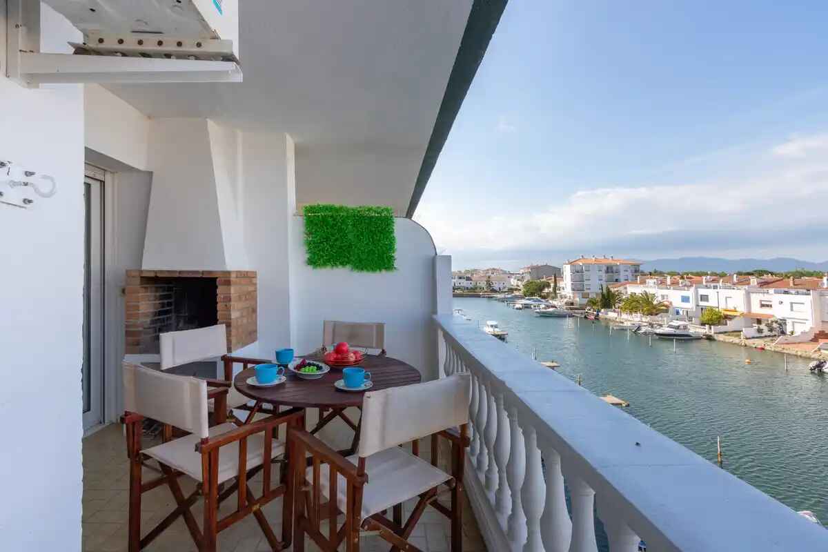 APARTAMENTO CON LICENCIA TURÍSTICA (EMPURIABRAVA)