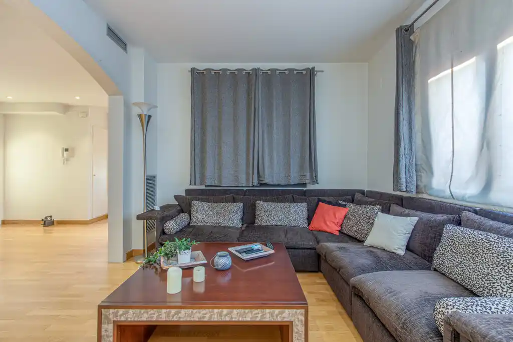 Magnifico piso en venta (a 1 minuto del Museo Dalí).