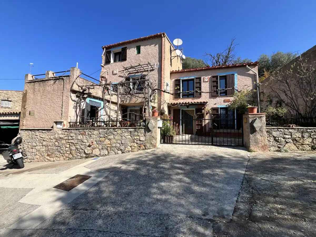 Charming house in Biure