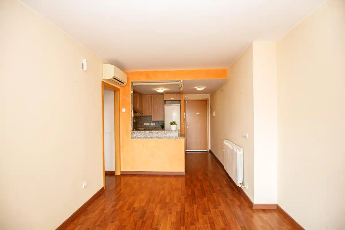 Descubre este elegante y acogedor piso situado en el corazón de la ciudad