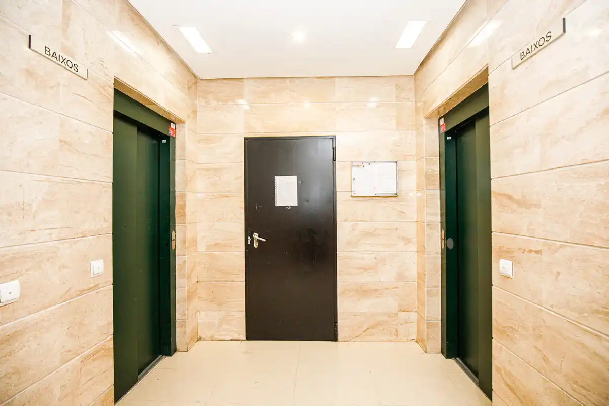 Descubre este elegante y acogedor piso situado en el corazón de la ciudad