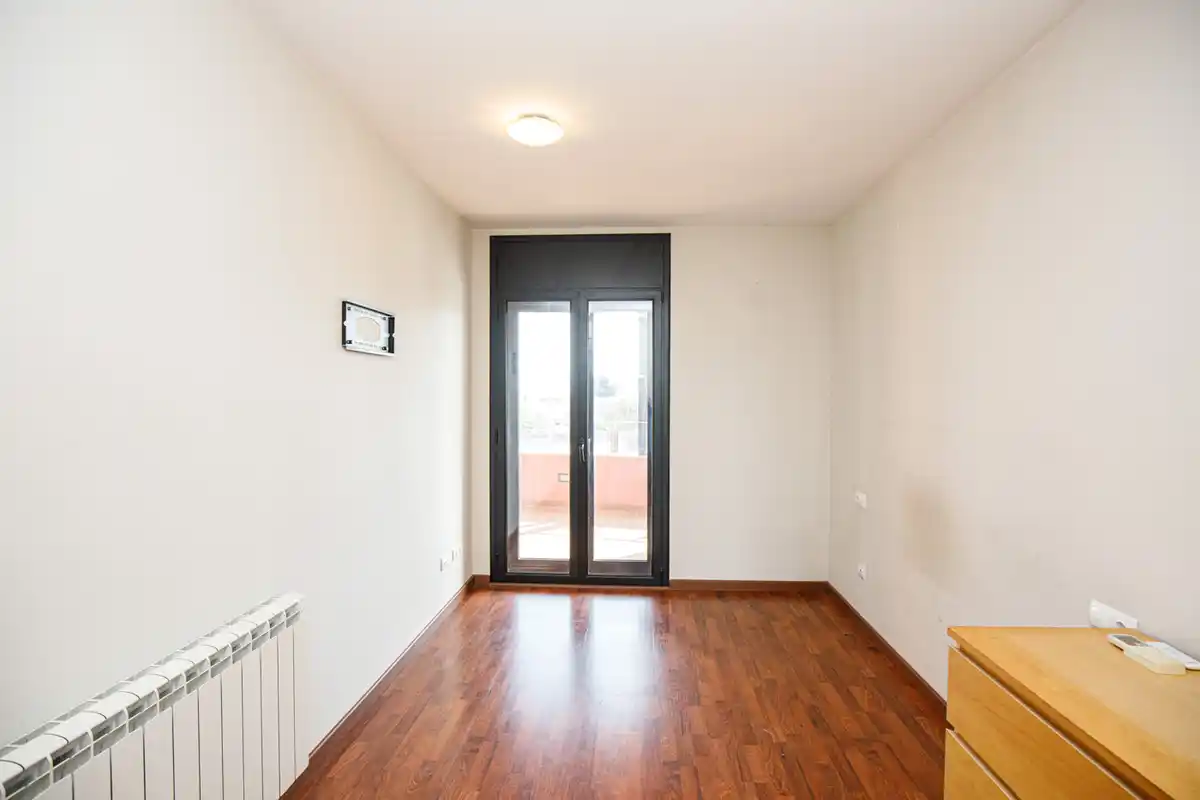 Descubre este elegante y acogedor piso situado en el corazón de la ciudad
