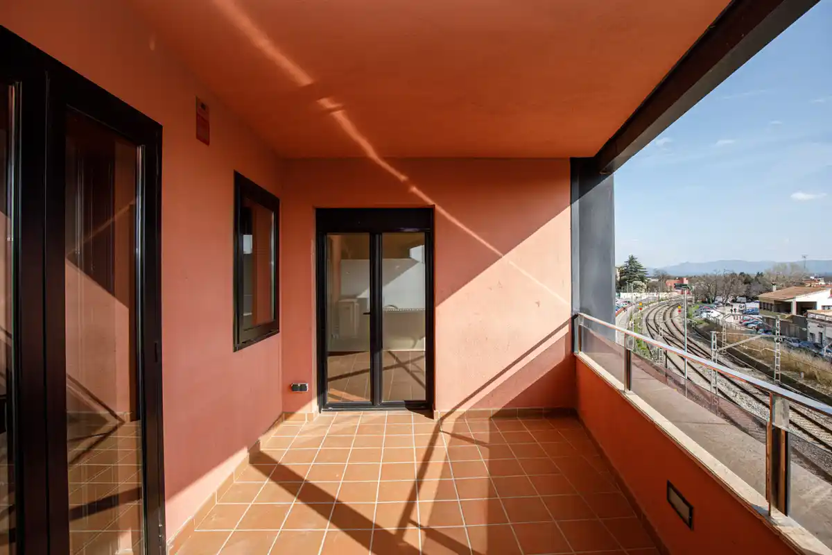 Descubre este elegante y acogedor piso situado en el corazón de la ciudad