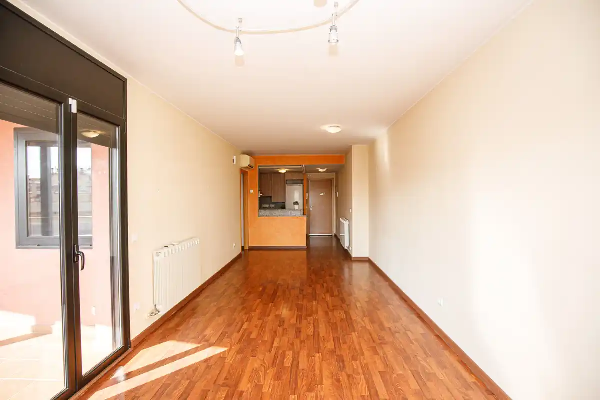 Descubre este elegante y acogedor piso situado en el corazón de la ciudad