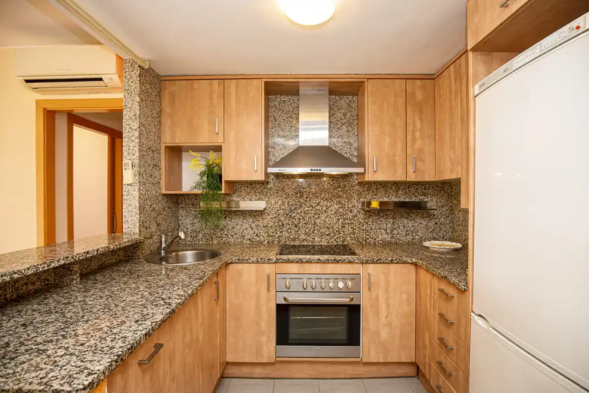 Descubre este elegante y acogedor piso situado en el corazón de la ciudad