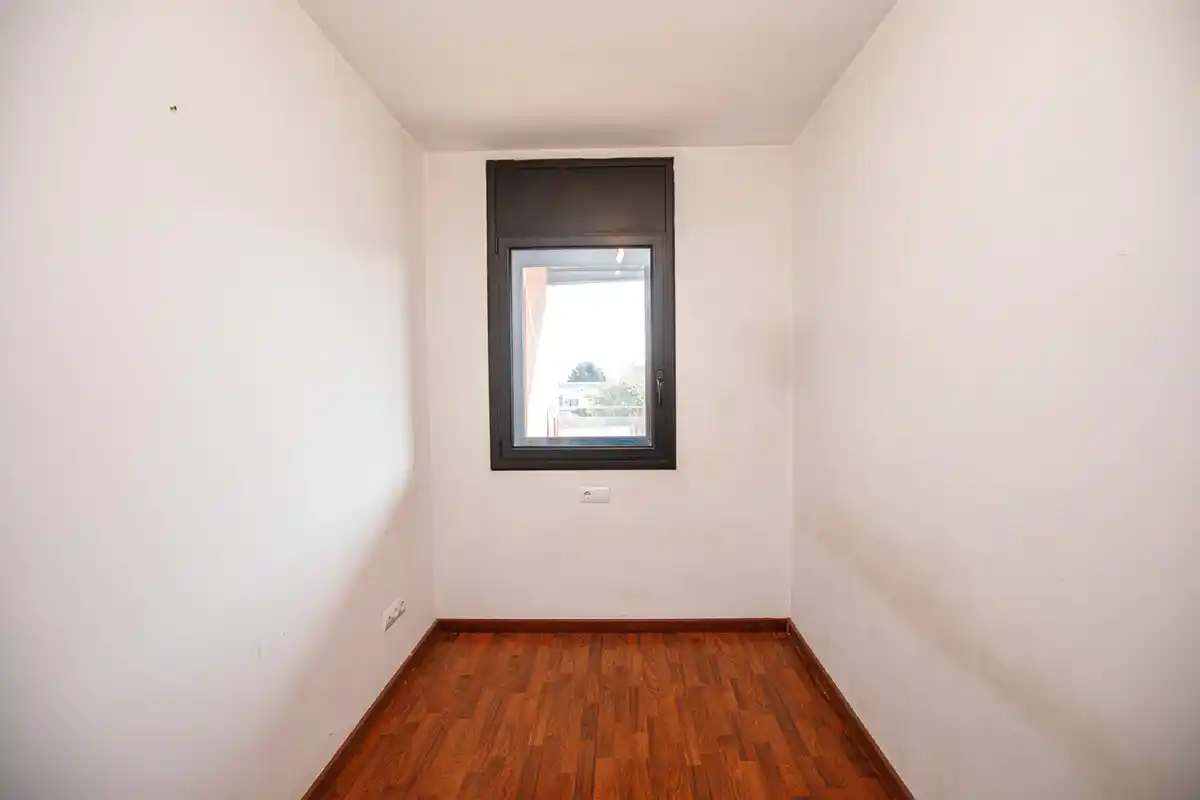Descubre este elegante y acogedor piso situado en el corazón de la ciudad