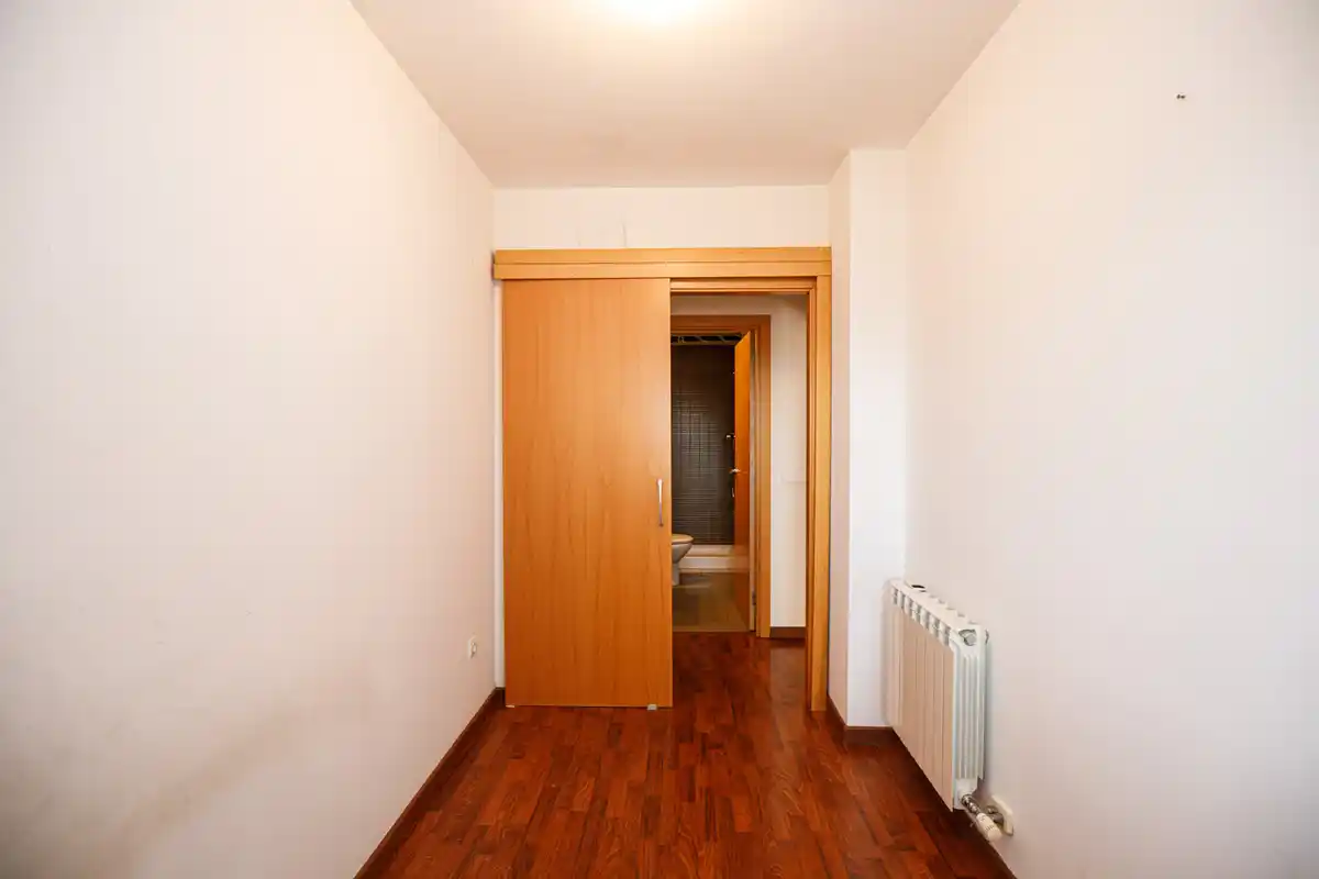 Descubre este elegante y acogedor piso situado en el corazón de la ciudad