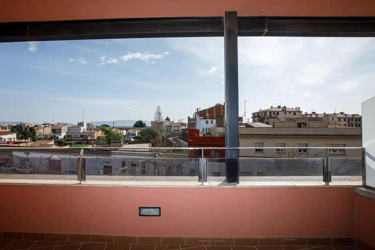 Descubre este elegante y acogedor piso situado en el corazón de la ciudad