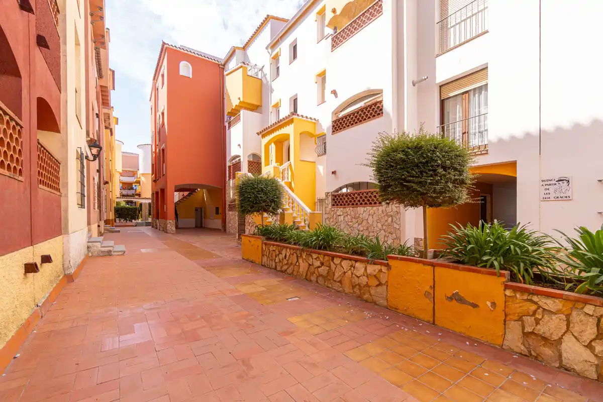 Apartamento con parking y licencia turística(Empuriabrava)