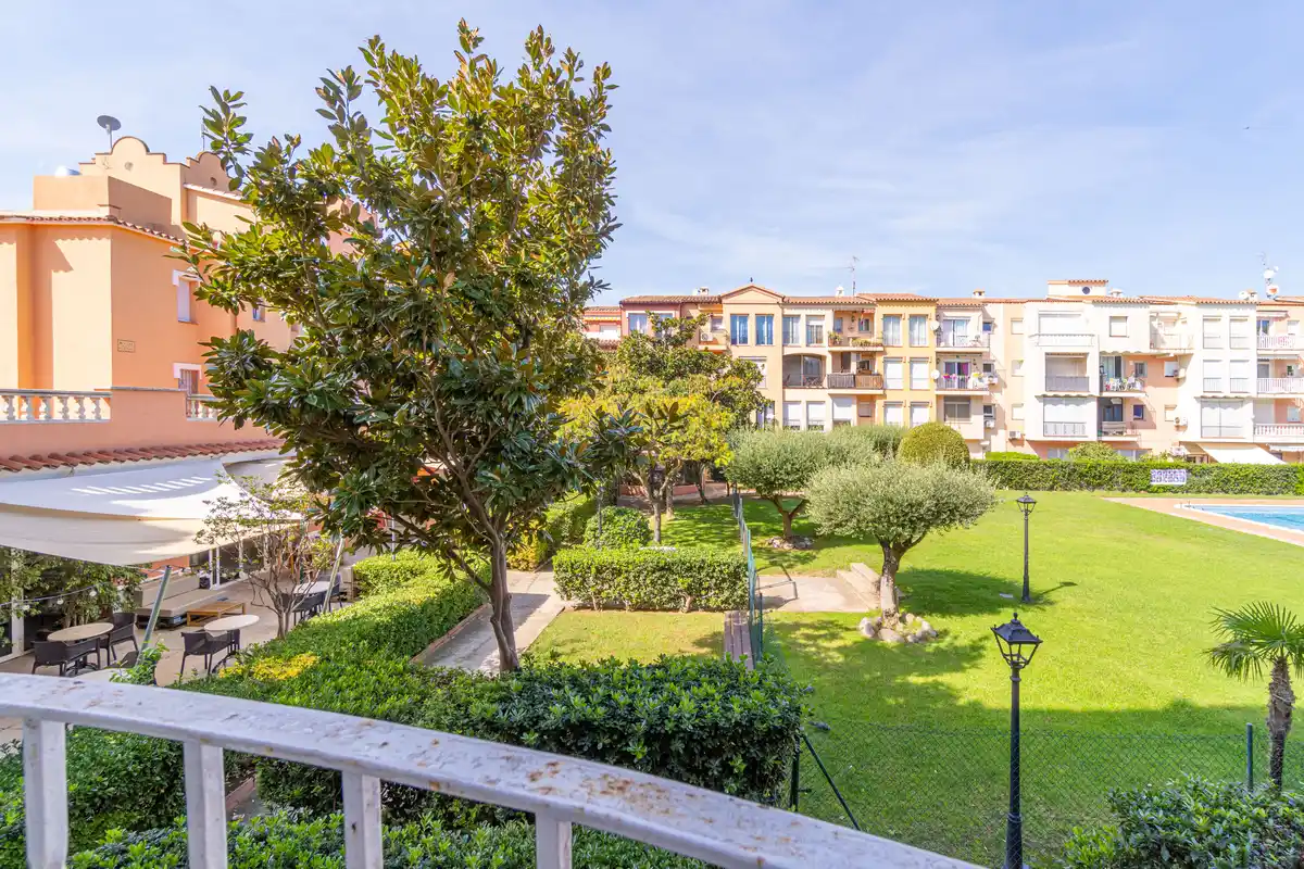 Apartamento con parking y licencia turística(Empuriabrava)