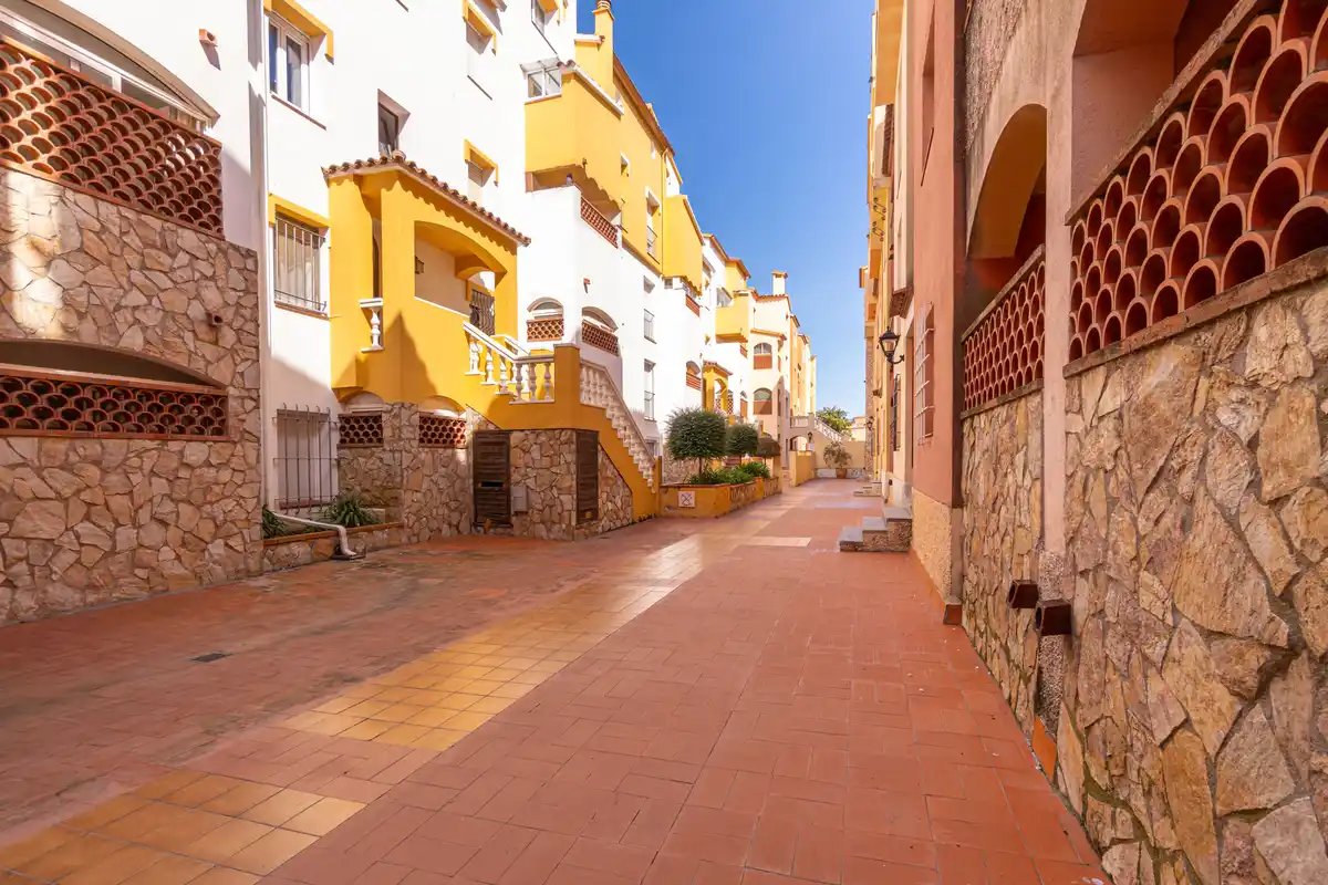 Apartamento con parking y licencia turística(Empuriabrava)