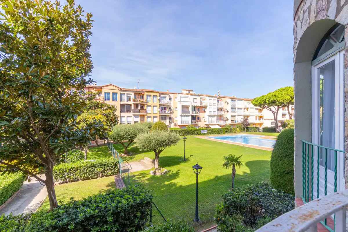 Apartament amb pàrquing i llicència turística (Empuriabrava)