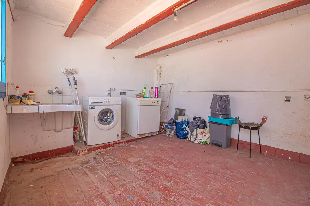 Casa esquinera planta baja en venta (Figueres)