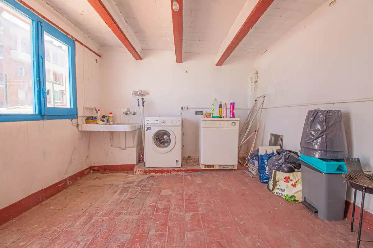 Casa esquinera planta baja en venta (Figueres)