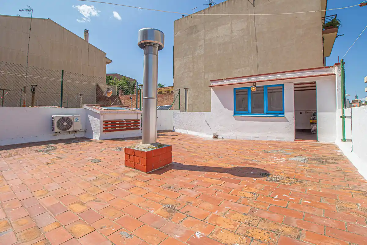 Casa esquinera planta baja en venta (Figueres)