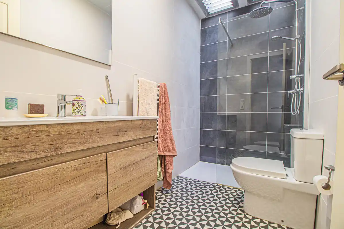 Casa esquinera planta baja en venta (Figueres)