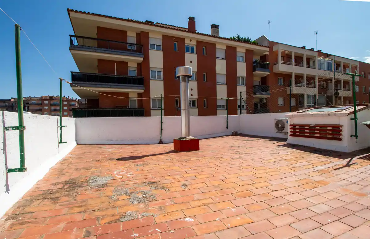 Casa esquinera planta baja en venta (Figueres)