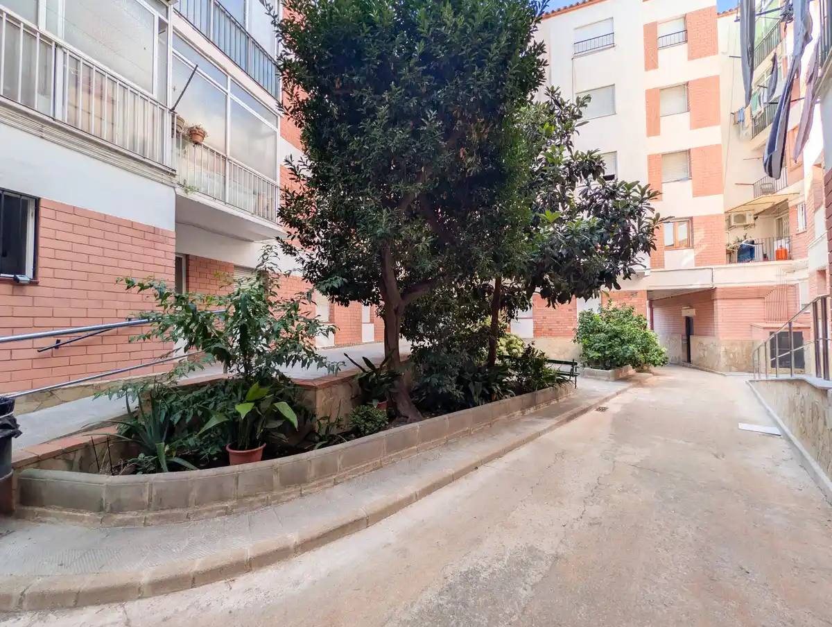 Piso reformado con ascensor, a 500 m de la playa y al lado de la estación de Renfe