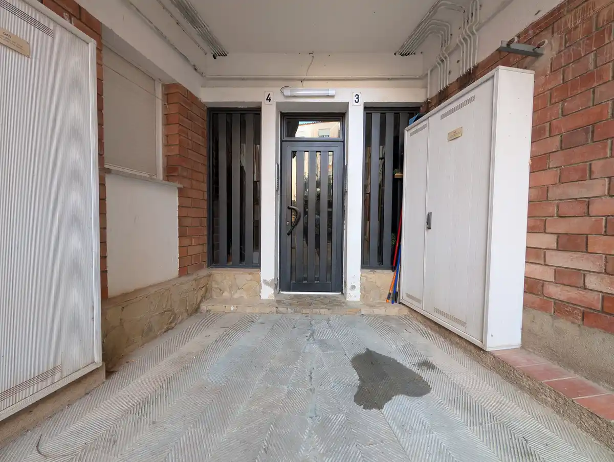 Piso reformado con ascensor, a 500 m de la playa y al lado de la estación de Renfe