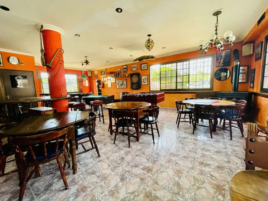 Bar restarurante en activo con vivienda más piscina en venta (Vilajuïga)