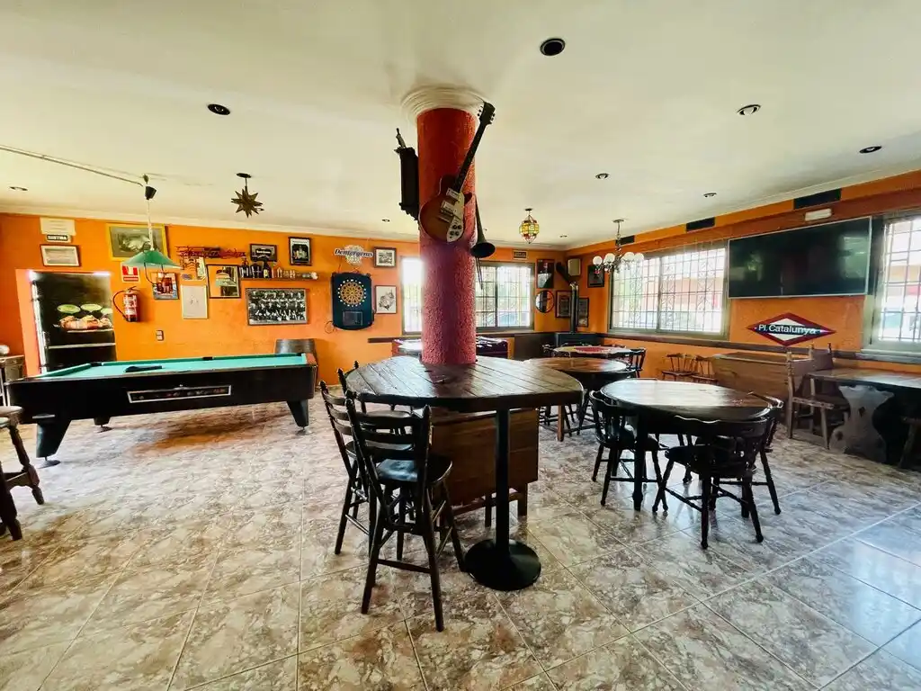 Bar restarurante en activo con vivienda más piscina en venta (Vilajuïga)