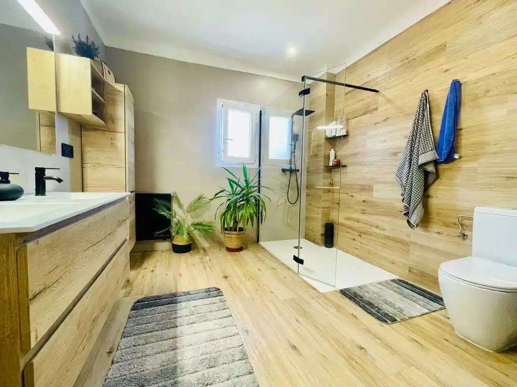 Bar restarurante en activo con vivienda más piscina en venta (Vilajuïga)