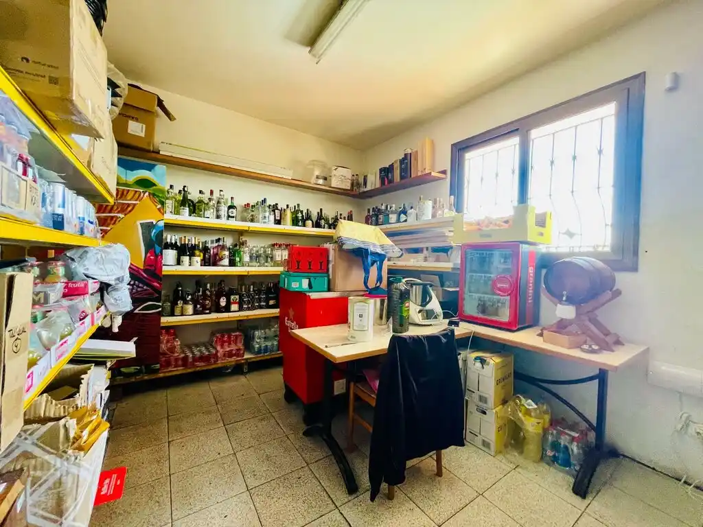 Bar restarurante en activo con vivienda más piscina en venta (Vilajuïga)
