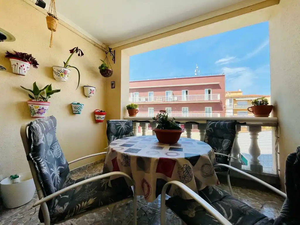 Bar restarurante en activo con vivienda más piscina en venta (Vilajuïga)